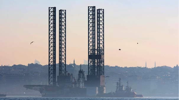 Κόκκινος συναγερμός στο Αιγαίο – Οι Τούρκοι μετακινούν πλωτό γεωτρύπανο από τον Βόσπορο στην Κυπριακή ΑΟΖ – Ναυτικό αποκλεισμό επιβάλλουν στα Ίμια